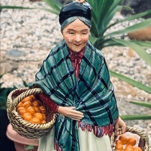 Royal Doulton The Orange Lady HN 1953 - N 812548